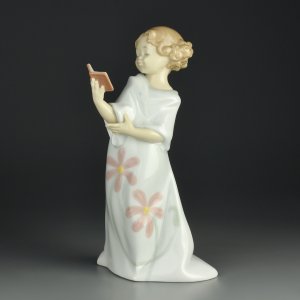Винтажная фарфоровая статуэтка Испания Девочка с книгой Lladro NAO