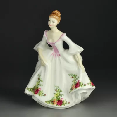 Винтажная фарфоровая статуэтка Дама в платье с розами Англия Royal Doulton 3221 Country Rose