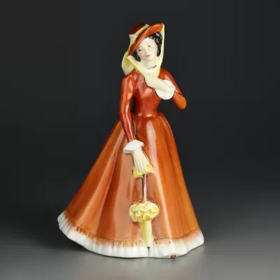 Винтажная фарфоровая статуэтка Дама с зонтиком Англия Royal Doulton 2705 Julia