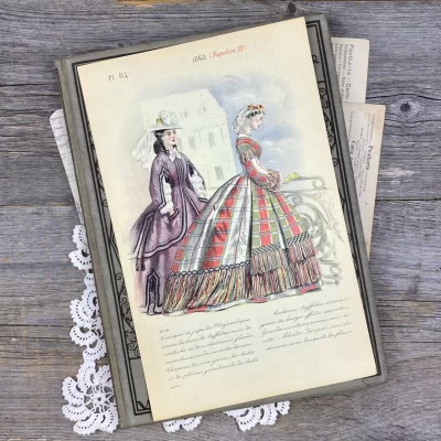 Антикварная французская иллюстрация Мода 19 века 1863 год Дамы на мосту