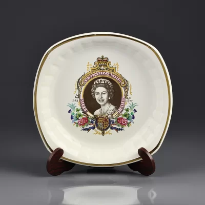 Винтажная английская тарелка Юбилей Королева Елизавета II Silver Jubilee Queen Elizabeth II 1977 Palissy Pottery