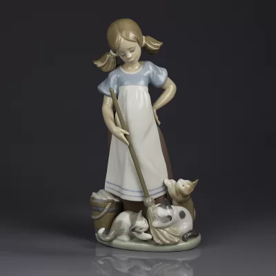 Винтажная фарфоровая статуэтка Испания Девочка с метлой и кошками Lladro 5232 Playful Kittens